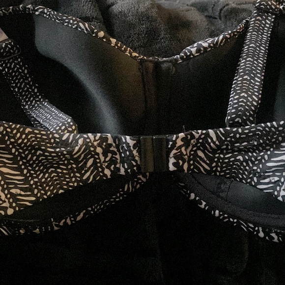 BNWT black and white bikini top - Picture 4 of 6